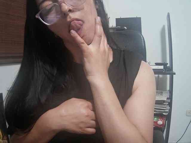 Creamymature webcam