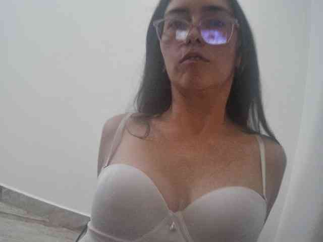 Creamymature webcam