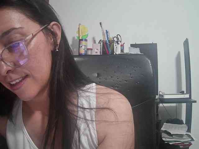 Creamymature webcam