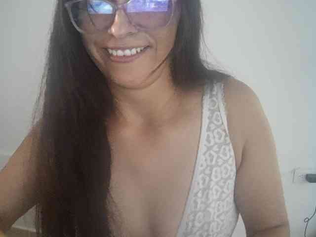 Creamymature webcam