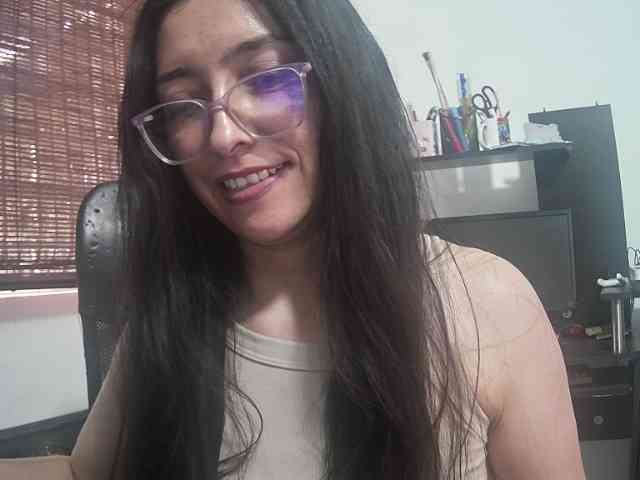 Creamymature webcam