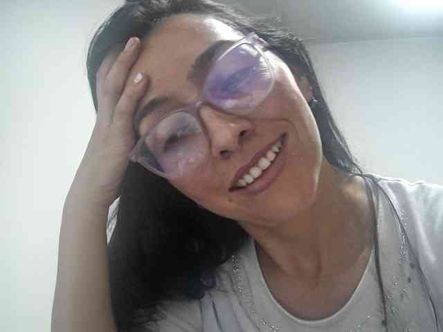 Creamymature webcam
