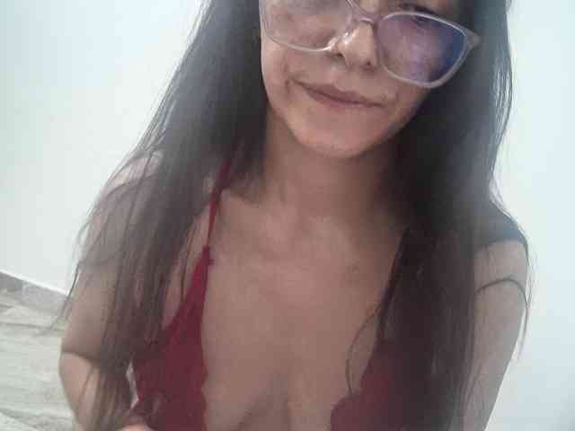 Creamymature webcam