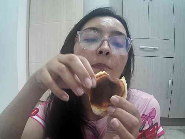 Creamymature webcam
