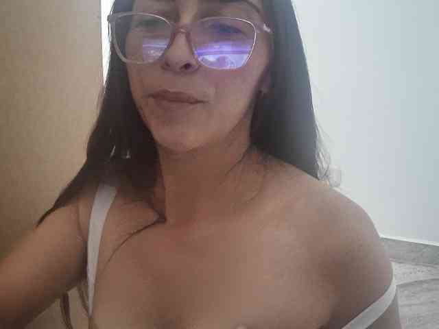 Creamymature webcam