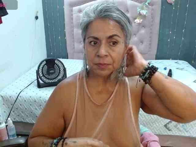 Lalisha-96's cam show statistics and live stream
