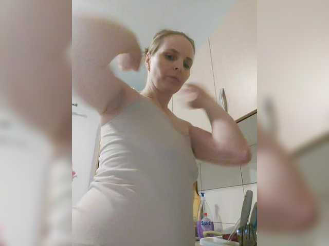 Lulu-Erotica's BongaCams show and profile