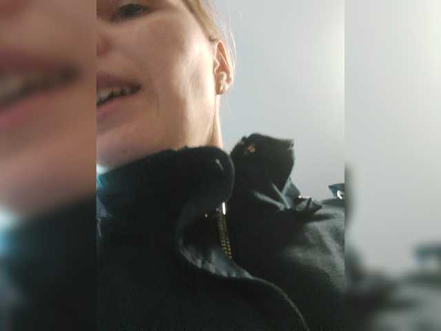 Lulu-Erotica's BongaCams show and profile