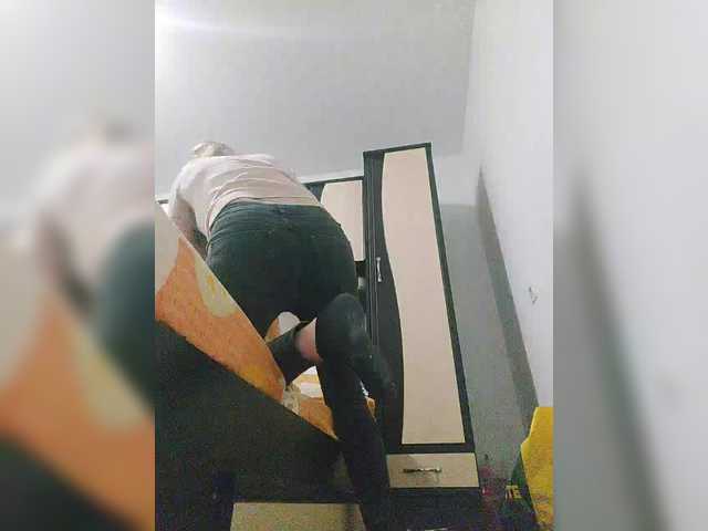 Lulu-Erotica's BongaCams show and profile