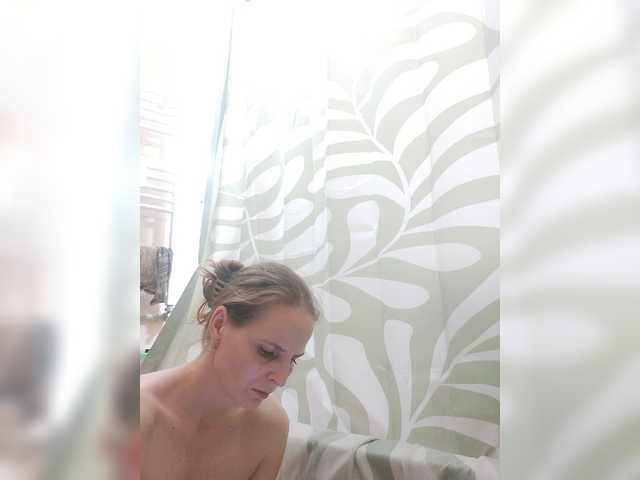 Lulu-Erotica's BongaCams show and profile