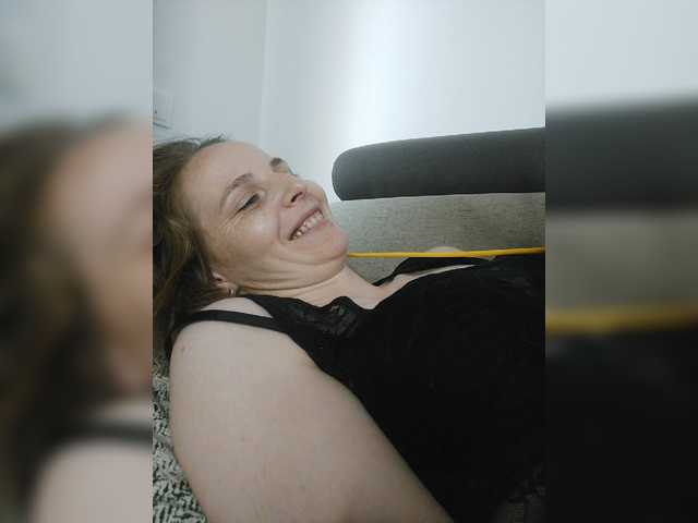 Lulu-Erotica live cam on BongaCams