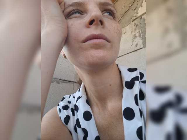 Lulu-Erotica live cam on BongaCams