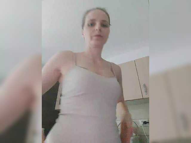 Lulu-Erotica's BongaCams show and profile