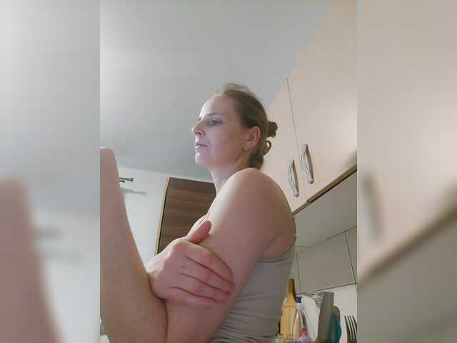 Lulu-Erotica's BongaCams show and profile