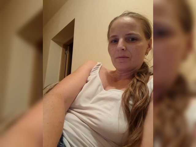 Lulu-Erotica live cam on BongaCams