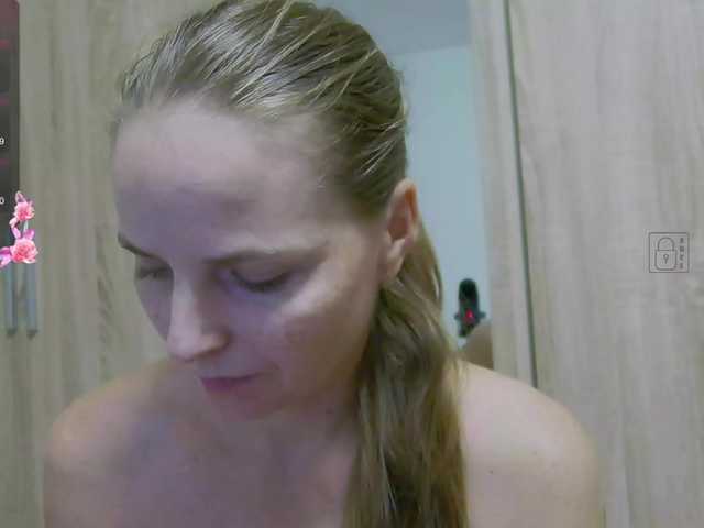 Lulu-Erotica live cam on BongaCams