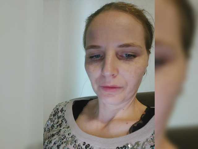 Lulu-Erotica's BongaCams show and profile