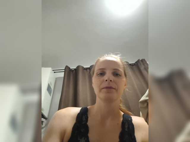 Lulu-Erotica live cam on BongaCams