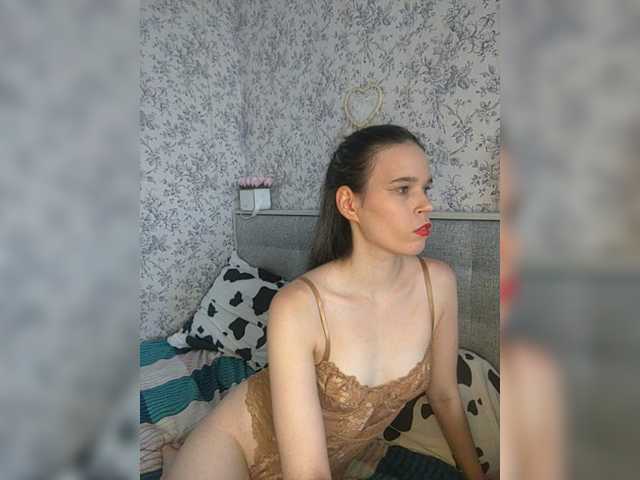 Nicole-Petit live cam on BongaCams