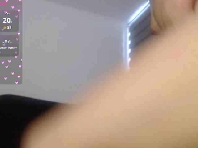 Sara_Trix webcam