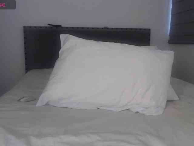 Sara_Trix webcam