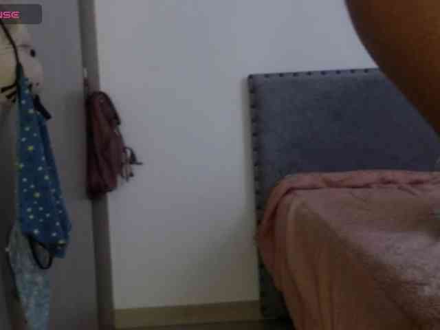 Sara_Trix webcam