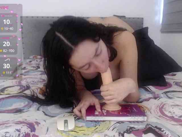 Sara_Trix webcam