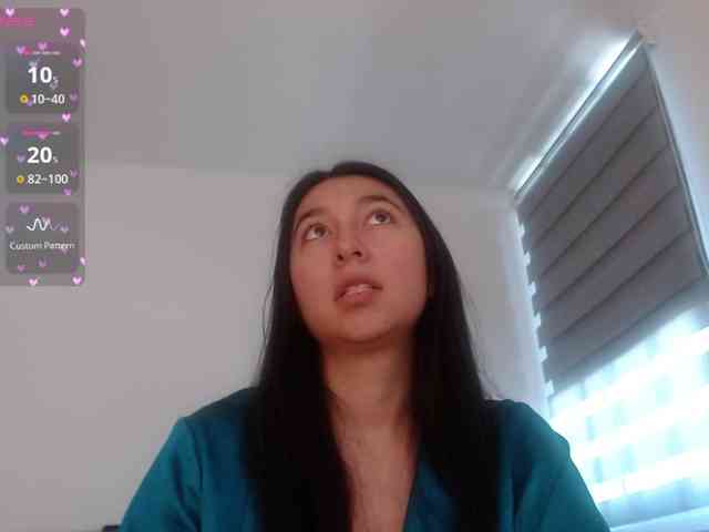 Sara_Trix webcam