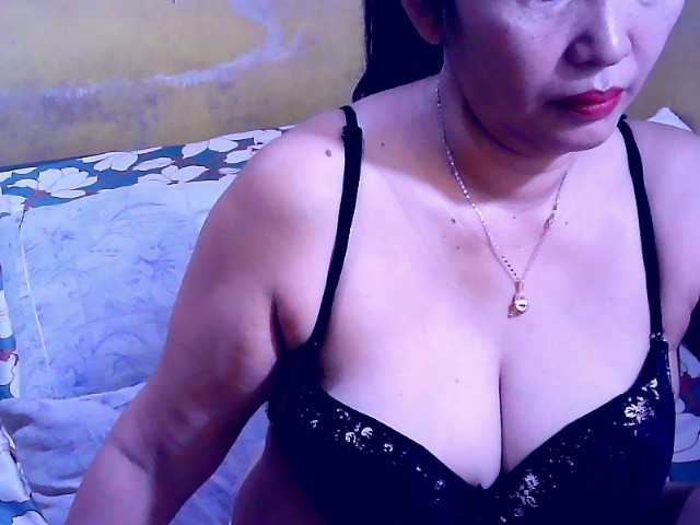 Carmela4u live cam on BongaCams