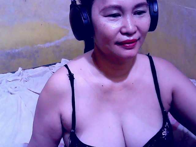 Carmela4u live cam on BongaCams