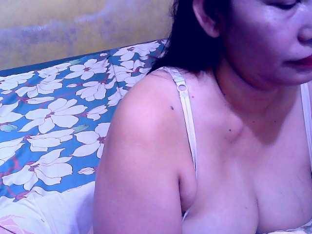 Carmela4u live cam on BongaCams
