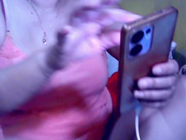 Carmela4u live cam on BongaCams