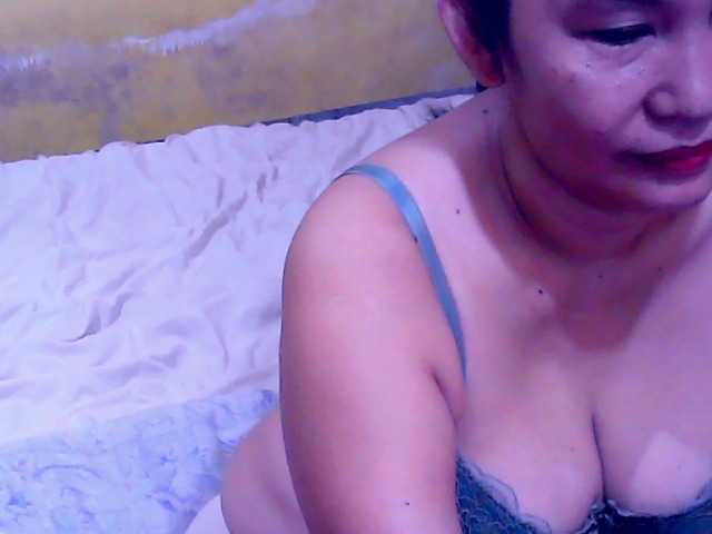 Carmela4u live cam on BongaCams