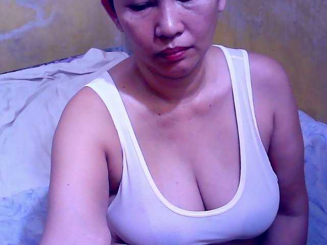 Carmela4u live cam on BongaCams