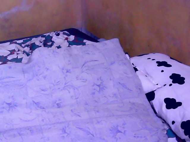 Carmela4u live cam on BongaCams
