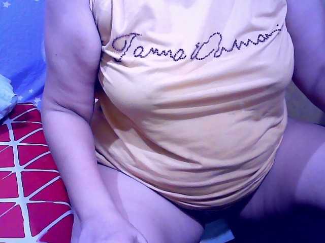 Carmela4u live cam on BongaCams