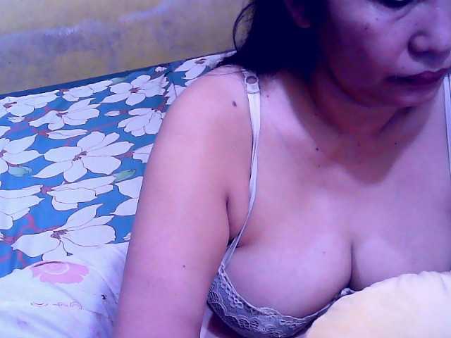 Carmela4u live cam on BongaCams