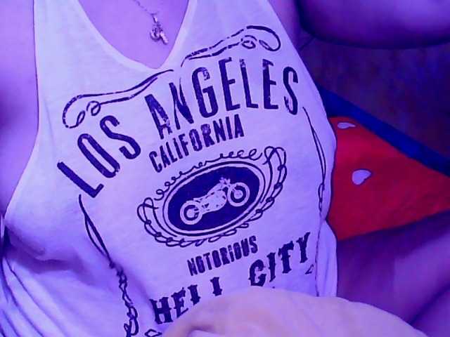 Carmela4u live cam on BongaCams