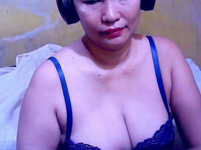 Carmela4u live cam on BongaCams
