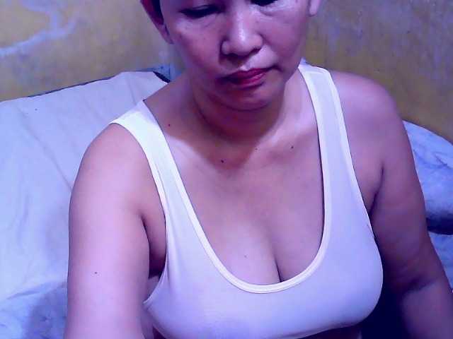Carmela4u live cam on BongaCams