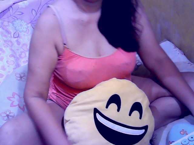Carmela4u live cam on BongaCams