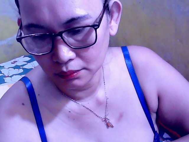 Carmela4u live cam on BongaCams