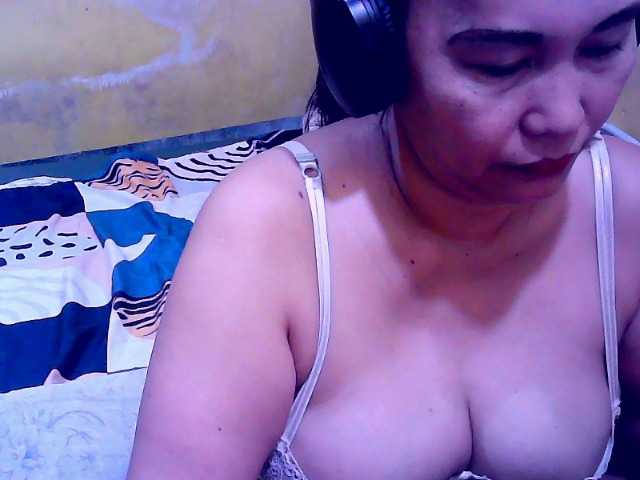 Carmela4u live cam on BongaCams