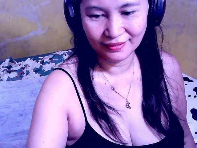 Carmela4u live cam on BongaCams