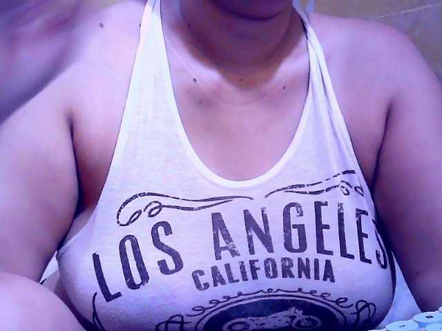 Carmela4u live cam on BongaCams