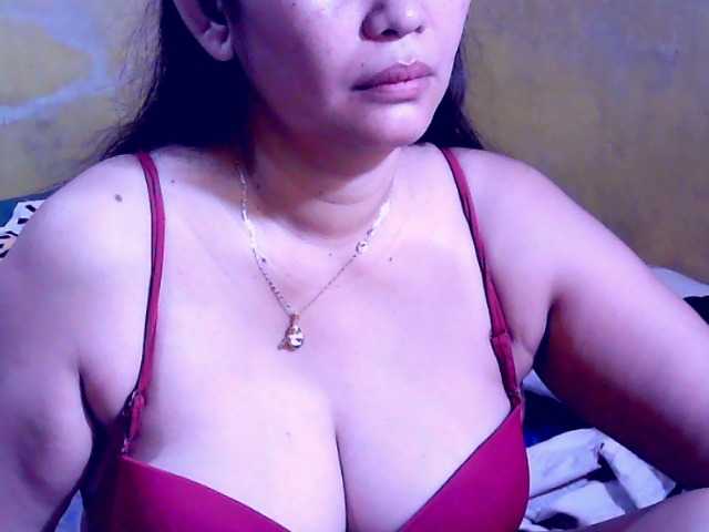 Carmela4u live cam on BongaCams
