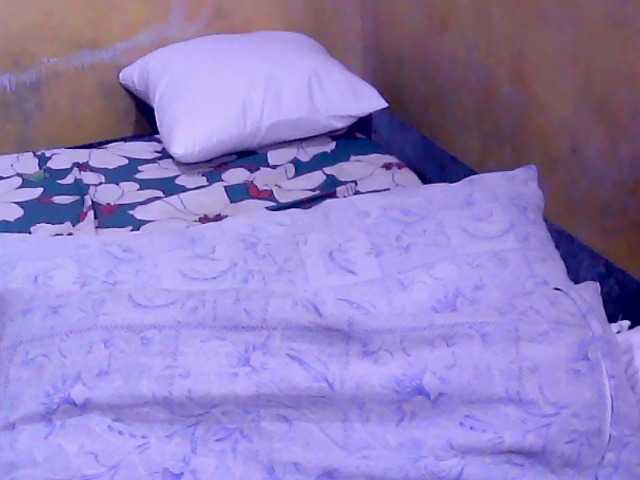 Carmela4u live cam on BongaCams