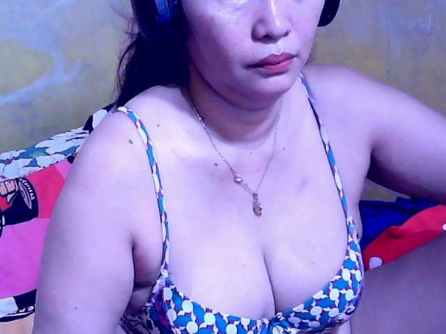Carmela4u live cam on BongaCams