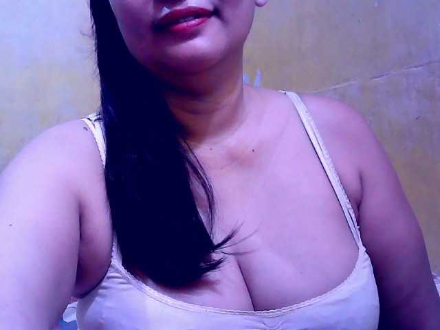 Carmela4u live cam on BongaCams