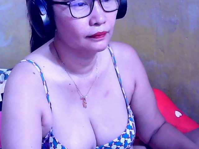 Carmela4u live cam on BongaCams